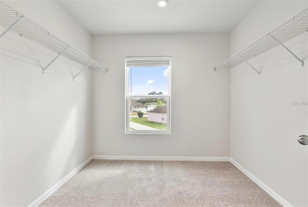 For Rent: $1,850 (4 beds, 2 baths, 1952 Square Feet)