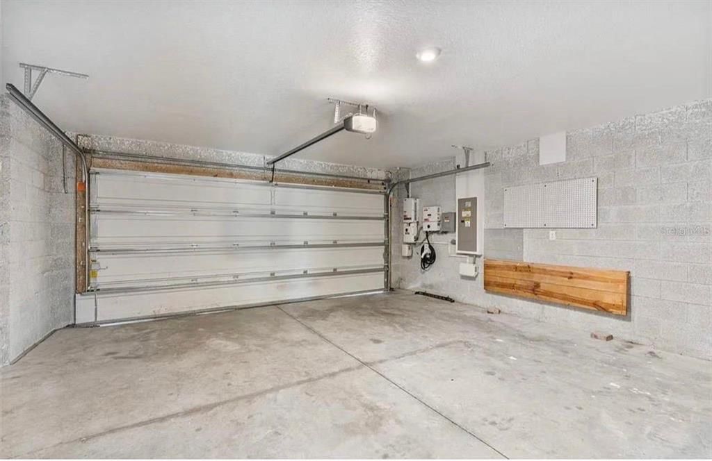 For Rent: $1,850 (4 beds, 2 baths, 1952 Square Feet)