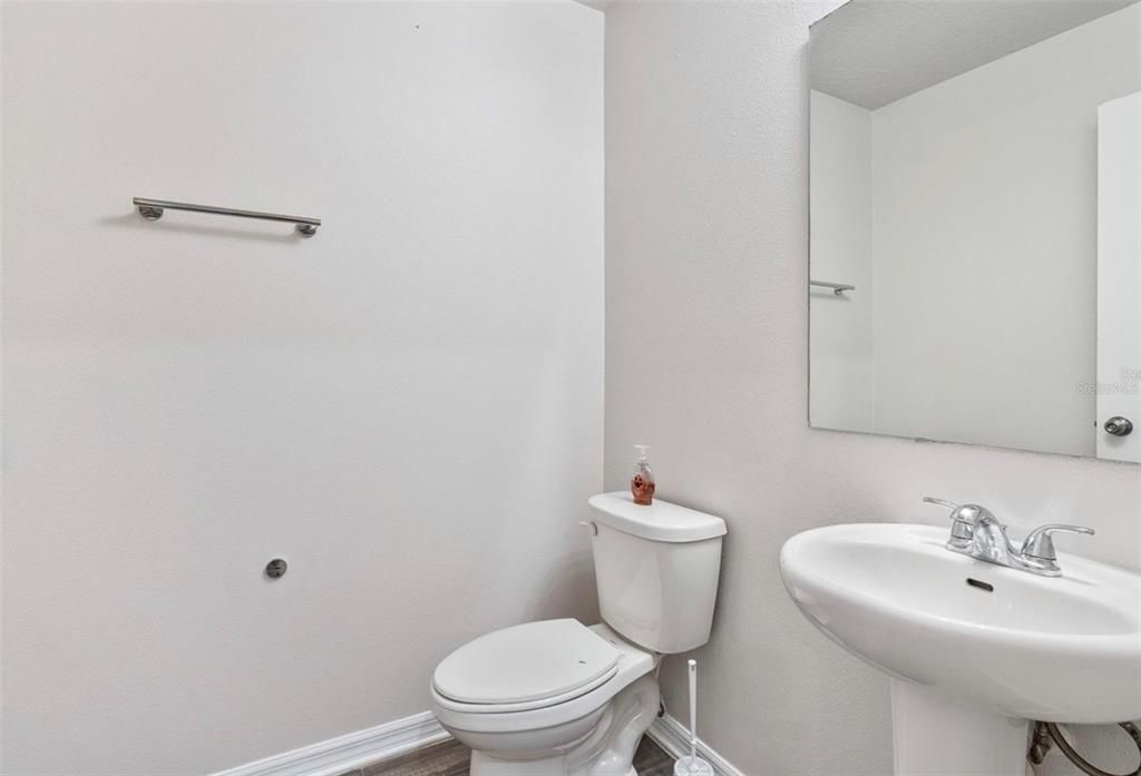 For Rent: $1,850 (4 beds, 2 baths, 1952 Square Feet)