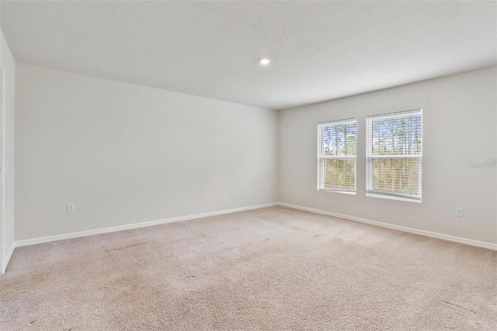 For Rent: $1,850 (4 beds, 2 baths, 1952 Square Feet)