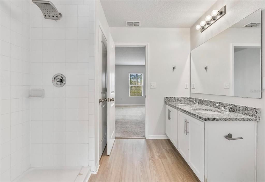 For Rent: $1,850 (4 beds, 2 baths, 1952 Square Feet)