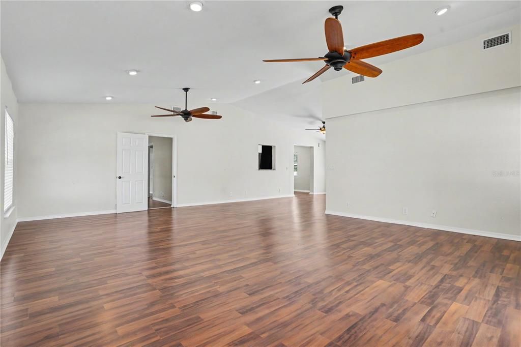 En Venta: $525,000 (3 camas, 2 baños, 1984 Pies cuadrados)