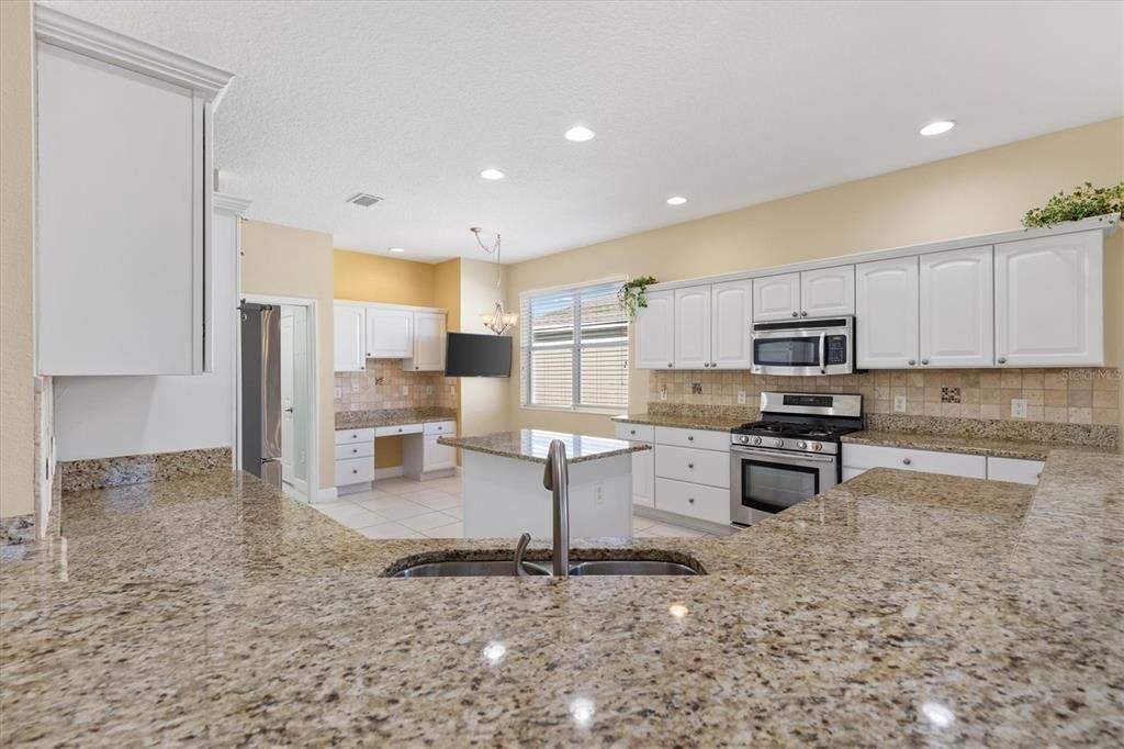 For Sale: $525,000 (3 beds, 2 baths, 2075 Square Feet)