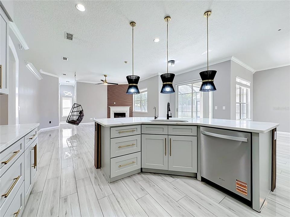 На продажу: $649,999 (4 спален, 3 ванн, 2094 Квадратных фут)