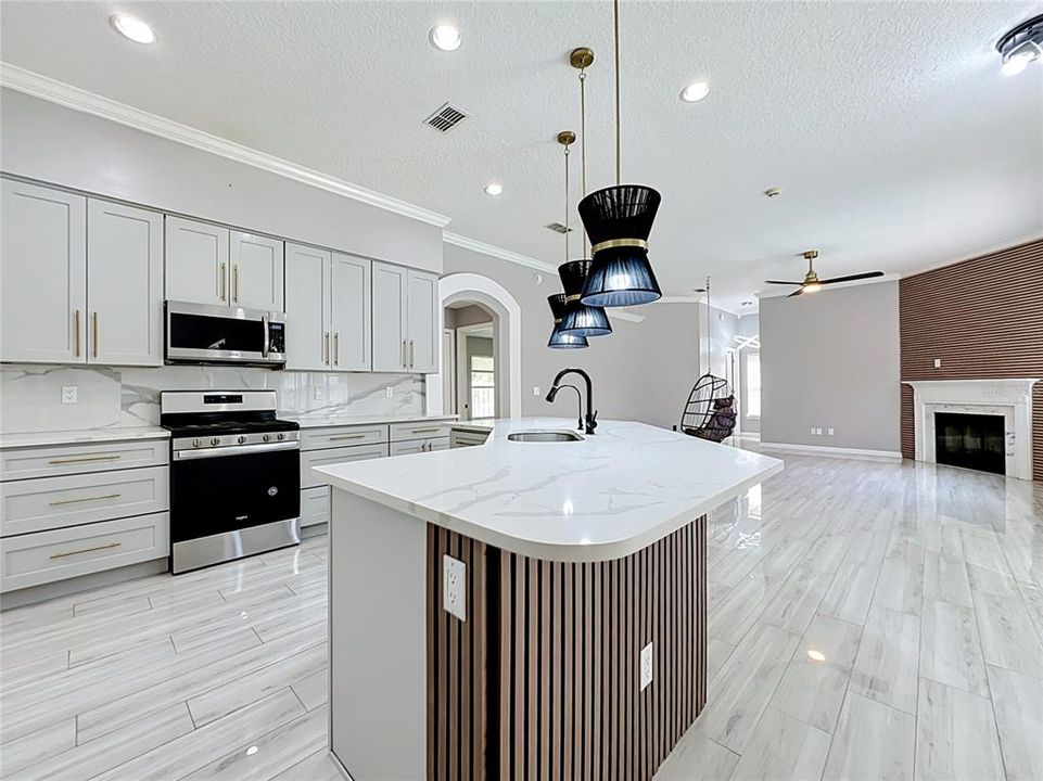 На продажу: $649,999 (4 спален, 3 ванн, 2094 Квадратных фут)
