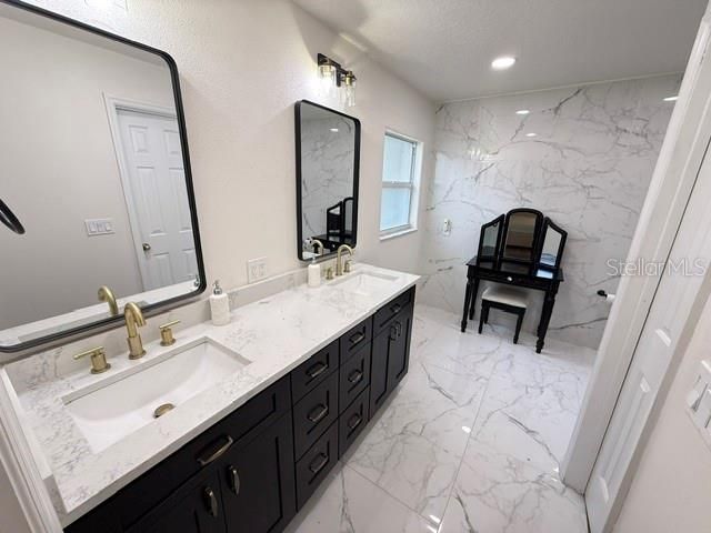 For Sale: $379,900 (3 beds, 2 baths, 1916 Square Feet)