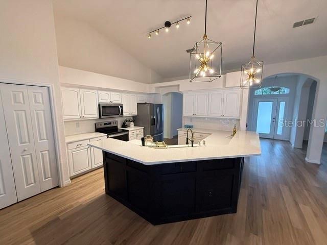 For Sale: $379,900 (3 beds, 2 baths, 1916 Square Feet)
