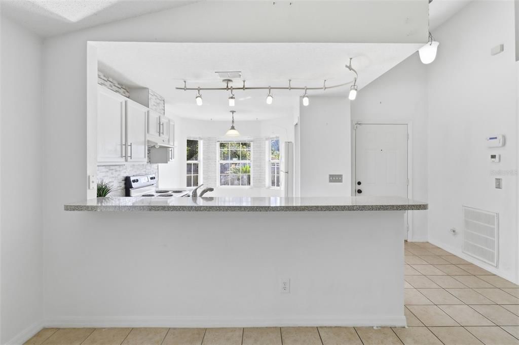 En Venta: $375,000 (3 camas, 2 baños, 1356 Pies cuadrados)