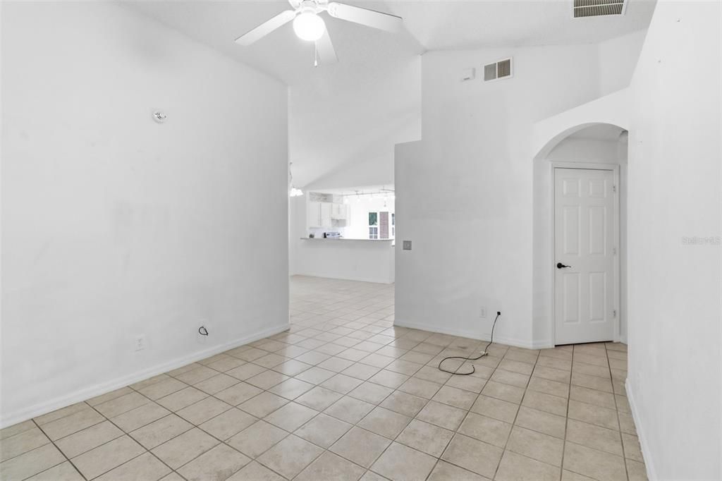 En Venta: $375,000 (3 camas, 2 baños, 1356 Pies cuadrados)