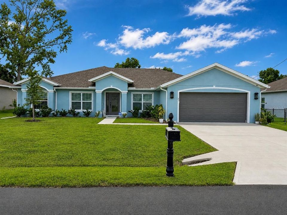 For Sale: $579,900 (3 beds, 3 baths, 2283 Square Feet)
