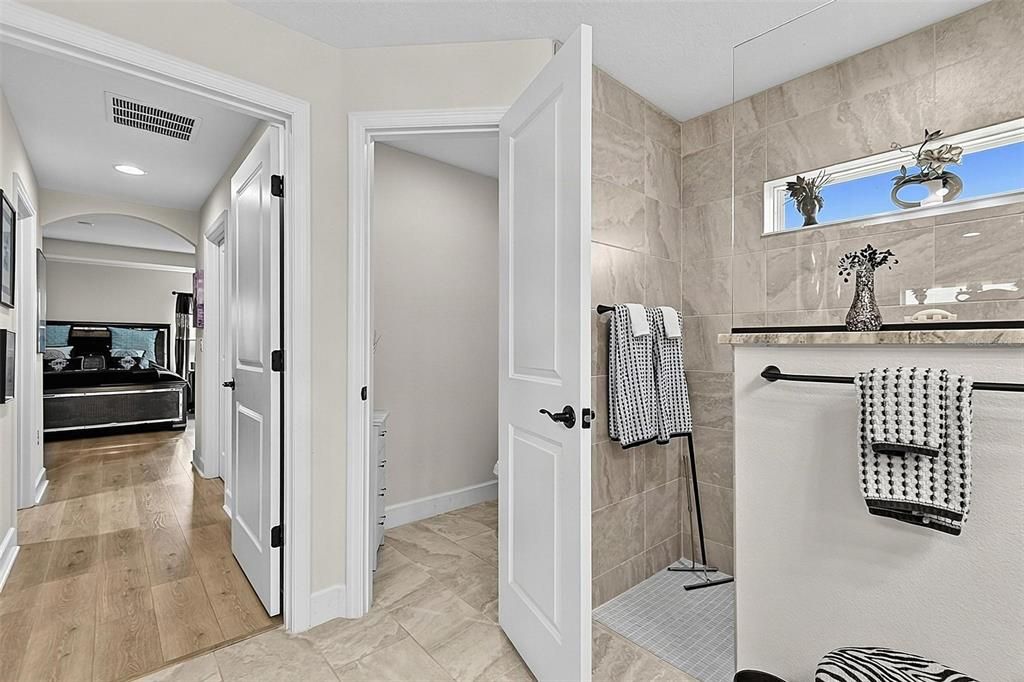 En Venta: $569,900 (3 camas, 3 baños, 2283 Pies cuadrados)