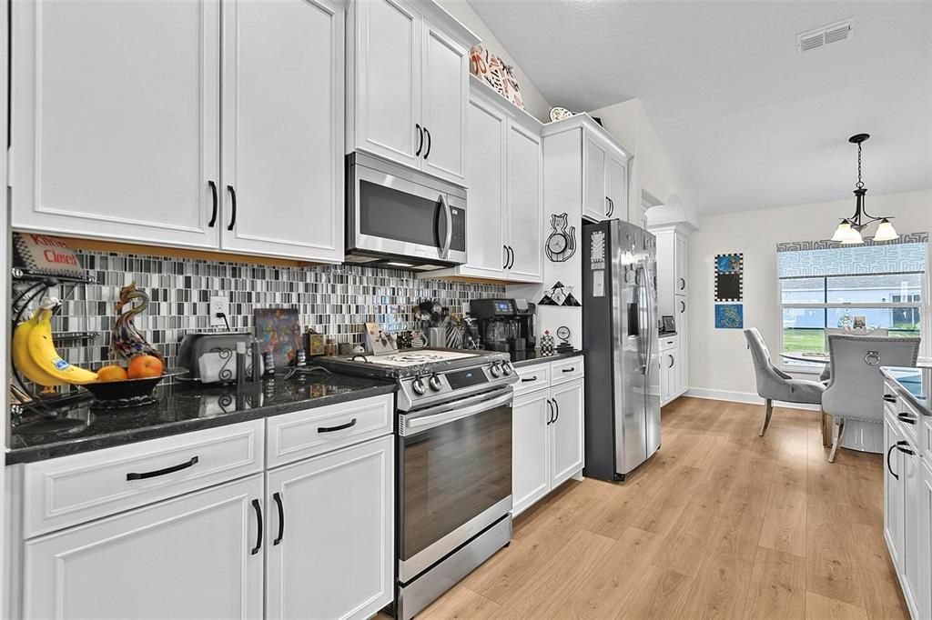 En Venta: $569,900 (3 camas, 3 baños, 2283 Pies cuadrados)