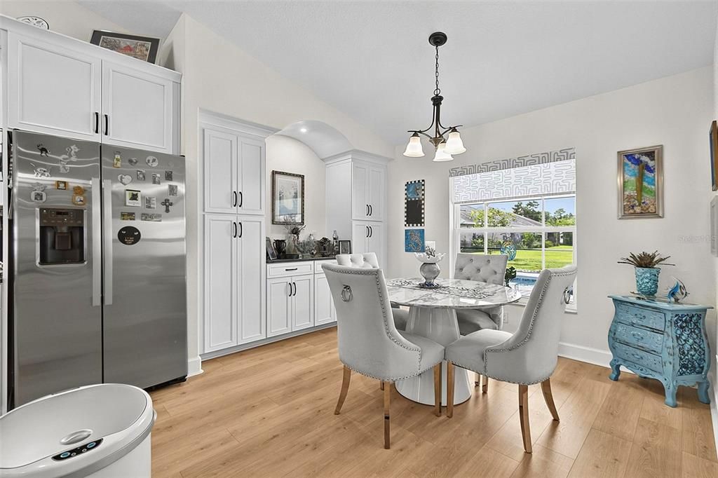 En Venta: $569,900 (3 camas, 3 baños, 2283 Pies cuadrados)