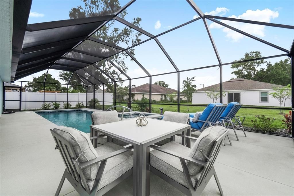 En Venta: $569,900 (3 camas, 3 baños, 2283 Pies cuadrados)