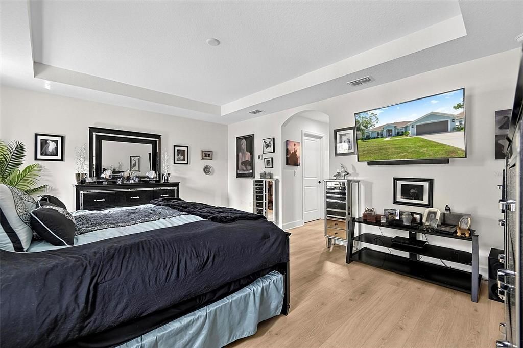 En Venta: $569,900 (3 camas, 3 baños, 2283 Pies cuadrados)