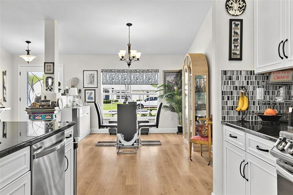 En Venta: $569,900 (3 camas, 3 baños, 2283 Pies cuadrados)