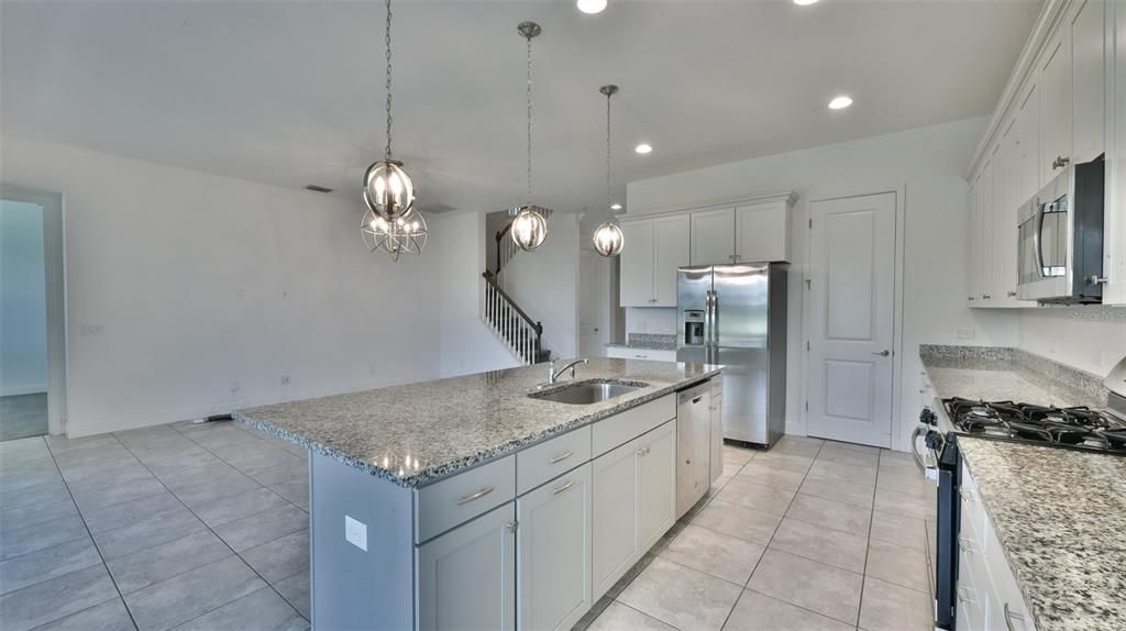 For Sale: $479,900 (4 beds, 3 baths, 2811 Square Feet)