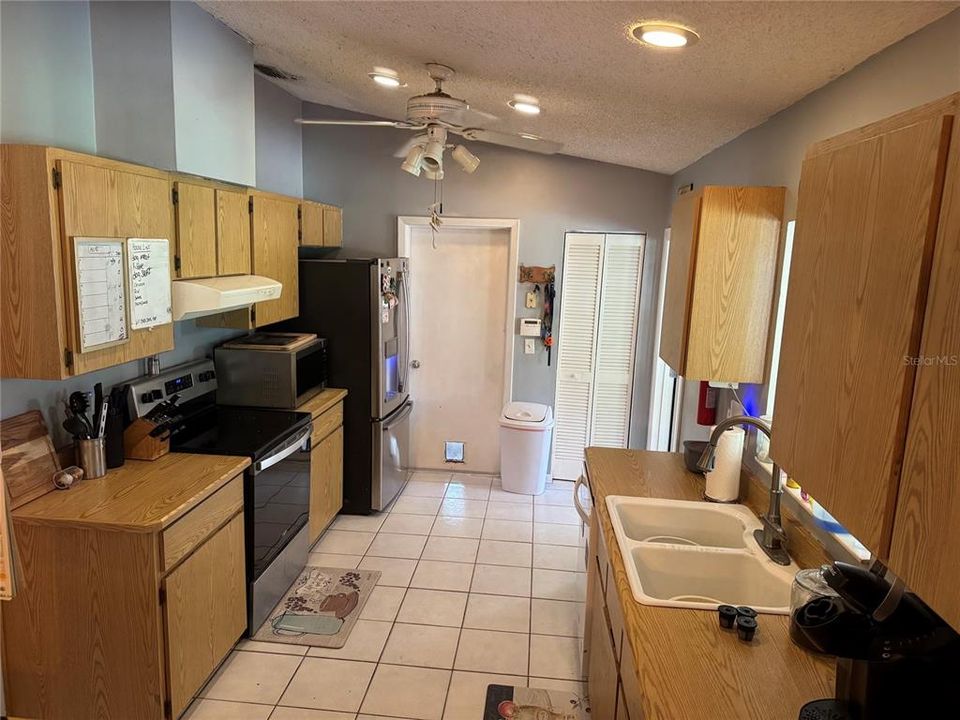 For Sale: $279,999 (3 beds, 2 baths, 1589 Square Feet)