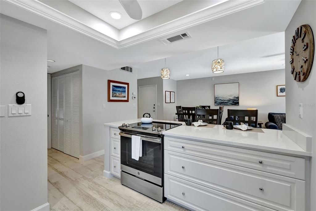 For Sale: $670,000 (2 beds, 2 baths, 1083 Square Feet)