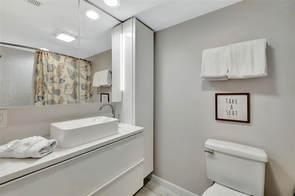 For Sale: $670,000 (2 beds, 2 baths, 1083 Square Feet)