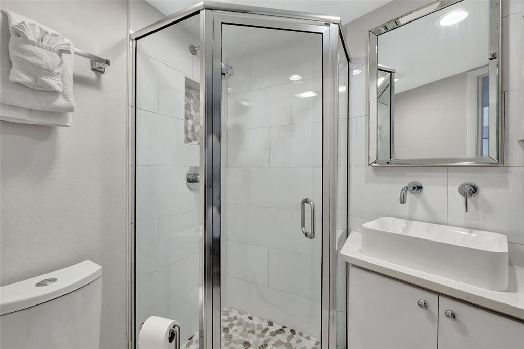 For Sale: $670,000 (2 beds, 2 baths, 1083 Square Feet)