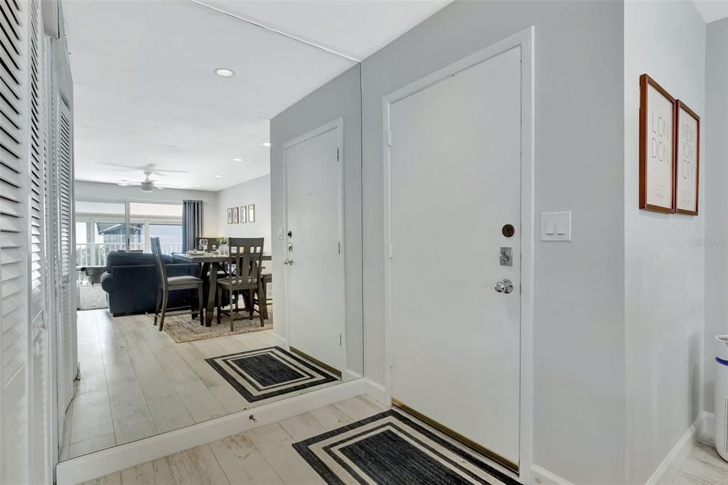 For Sale: $670,000 (2 beds, 2 baths, 1083 Square Feet)