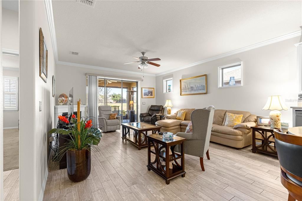 En Venta: $477,800 (3 camas, 3 baños, 2659 Pies cuadrados)
