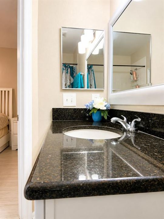 For Sale: $175,000 (2 beds, 2 baths, 967 Square Feet)