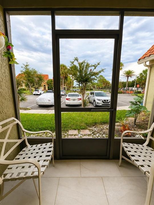 For Sale: $175,000 (2 beds, 2 baths, 967 Square Feet)