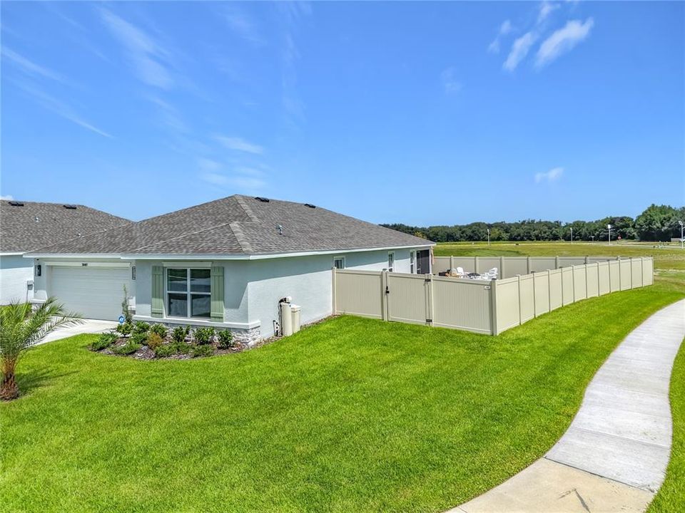 For Rent: $3,000 (5 beds, 3 baths, 2077 Square Feet)