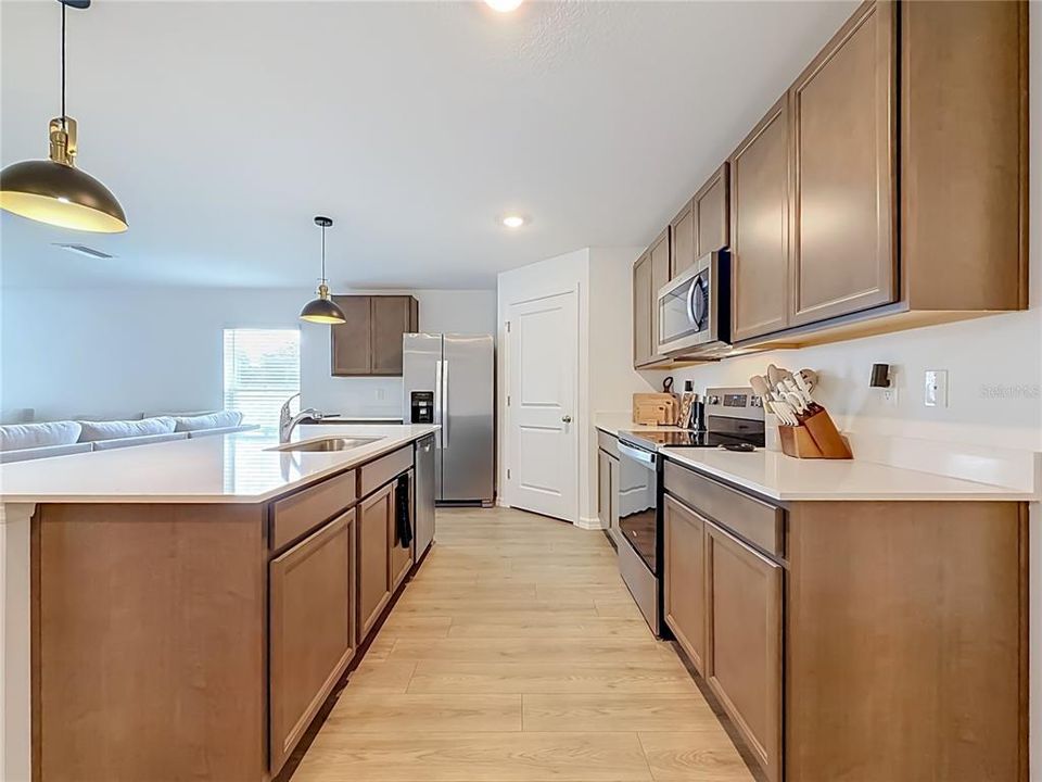 For Rent: $3,000 (5 beds, 3 baths, 2077 Square Feet)