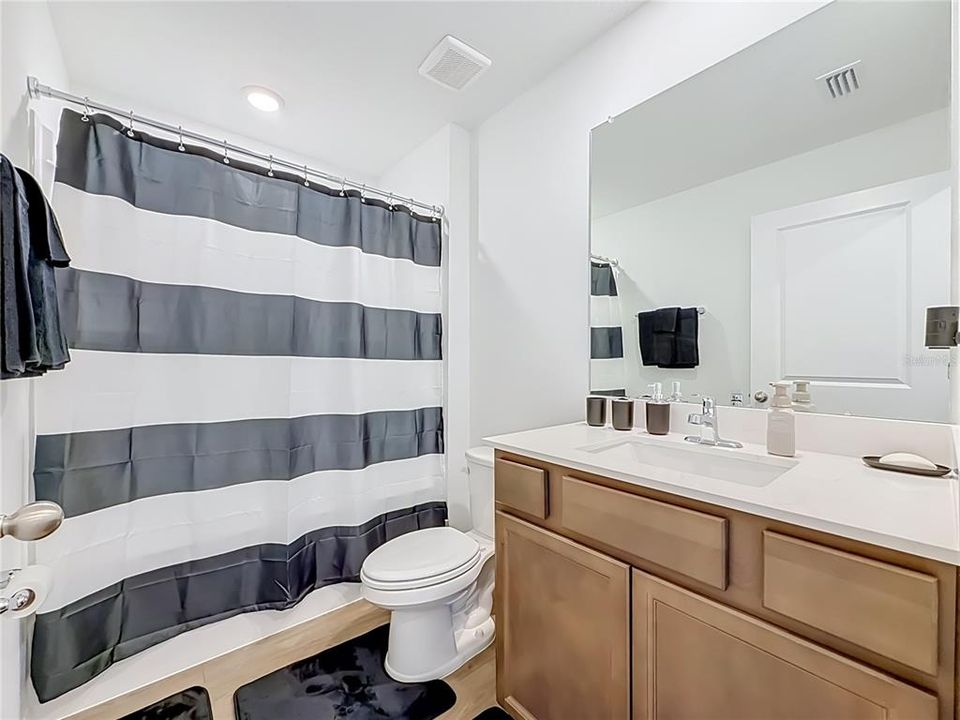 For Rent: $3,000 (5 beds, 3 baths, 2077 Square Feet)
