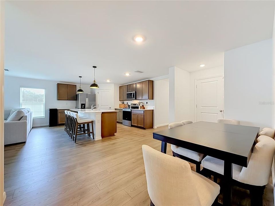 For Rent: $3,000 (5 beds, 3 baths, 2077 Square Feet)