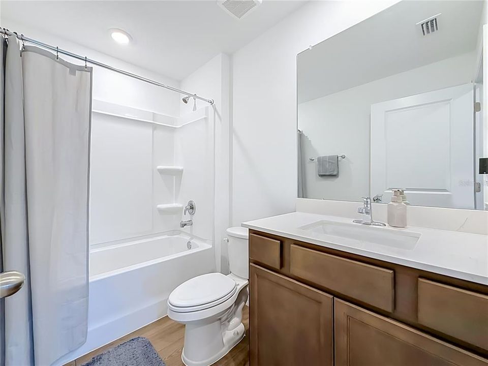 For Rent: $3,000 (5 beds, 3 baths, 2077 Square Feet)