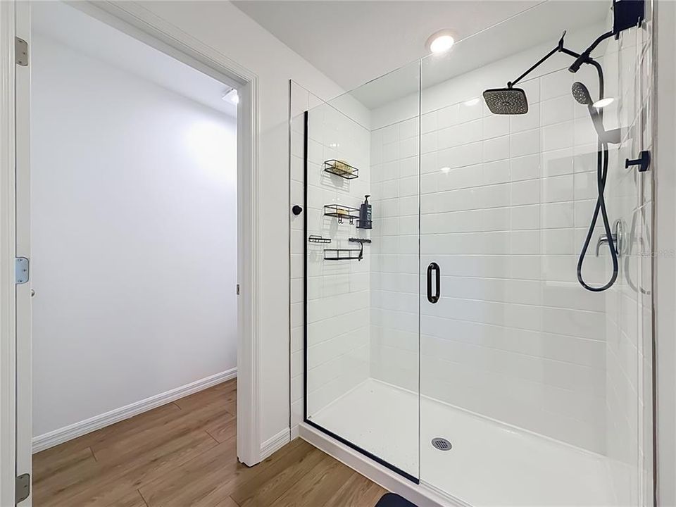 For Rent: $3,000 (5 beds, 3 baths, 2077 Square Feet)