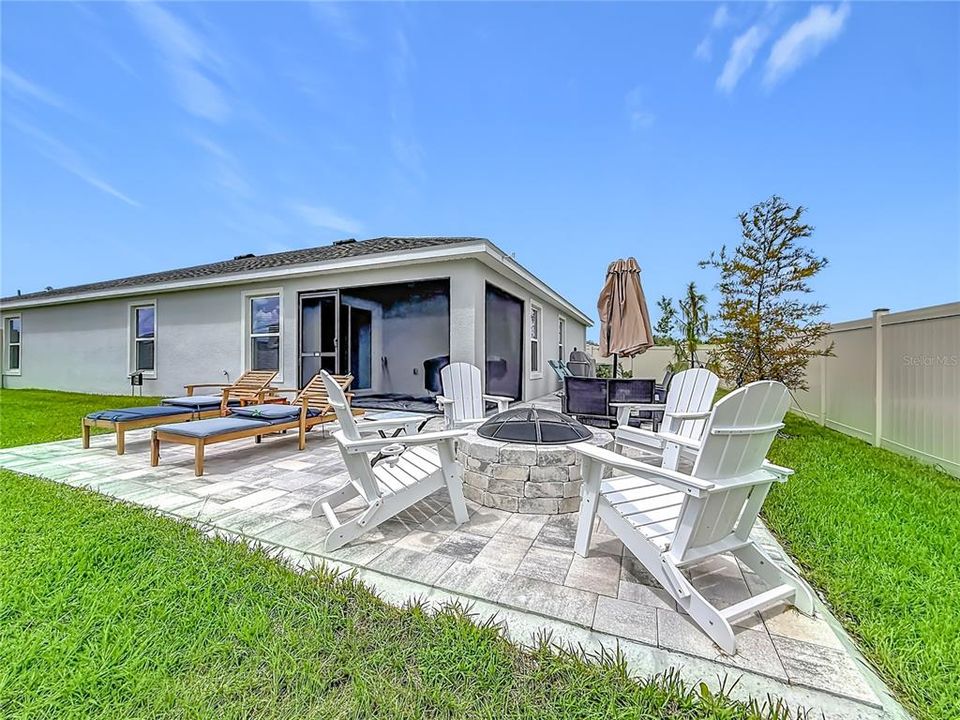 For Rent: $3,000 (5 beds, 3 baths, 2077 Square Feet)