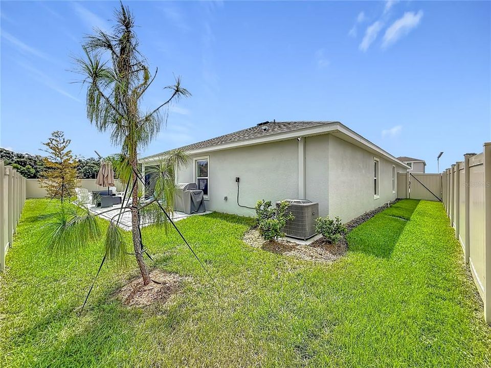 For Rent: $3,000 (5 beds, 3 baths, 2077 Square Feet)