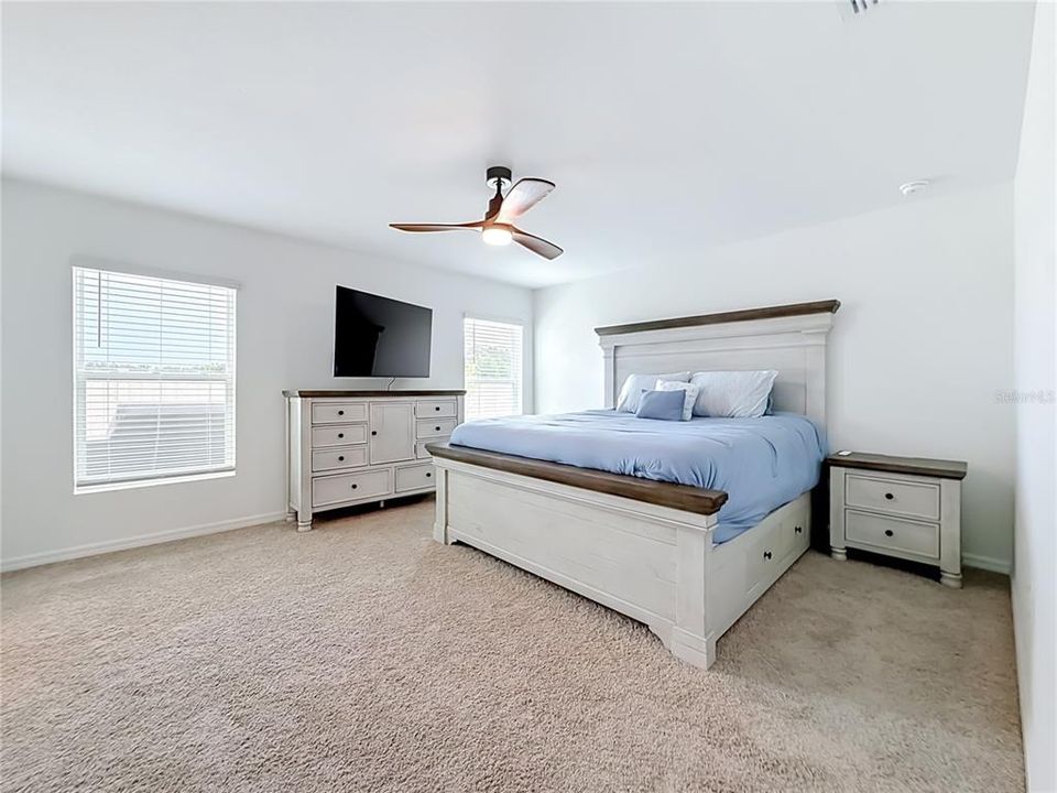 For Rent: $3,000 (5 beds, 3 baths, 2077 Square Feet)