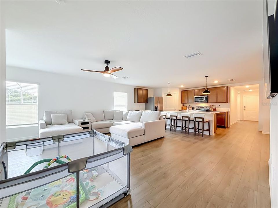 For Rent: $3,000 (5 beds, 3 baths, 2077 Square Feet)