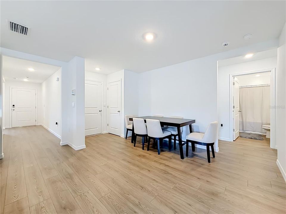 For Rent: $3,000 (5 beds, 3 baths, 2077 Square Feet)