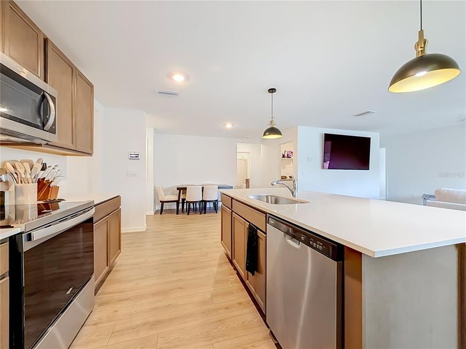For Rent: $3,000 (5 beds, 3 baths, 2077 Square Feet)