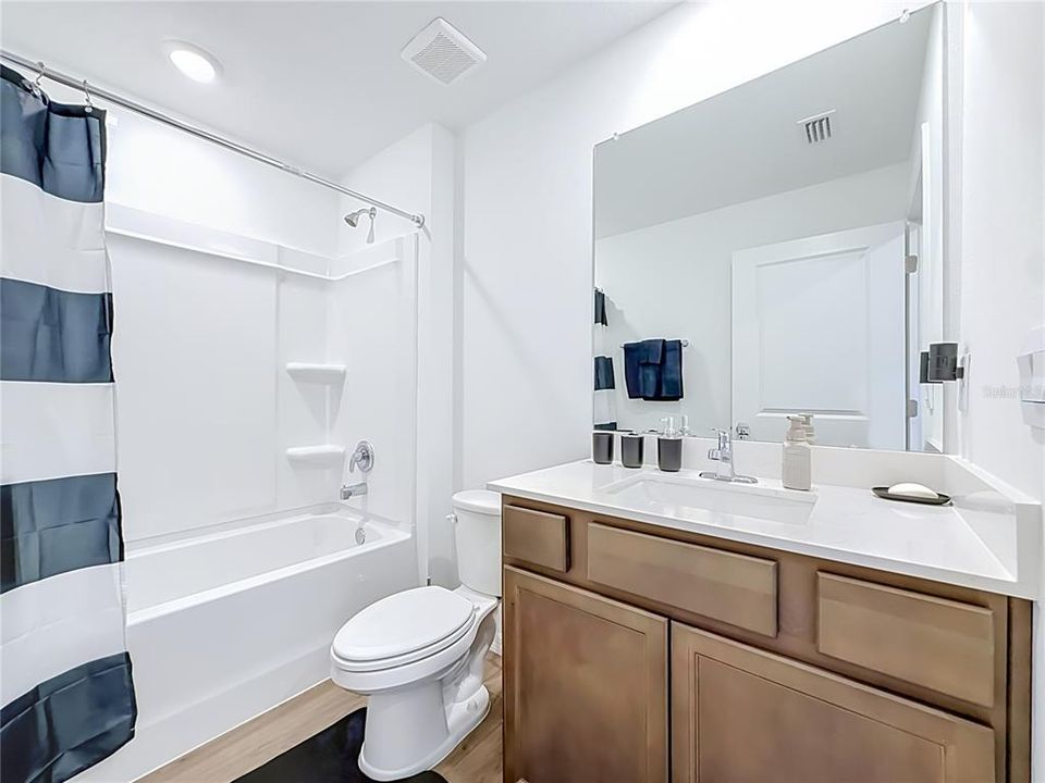 For Rent: $3,000 (5 beds, 3 baths, 2077 Square Feet)