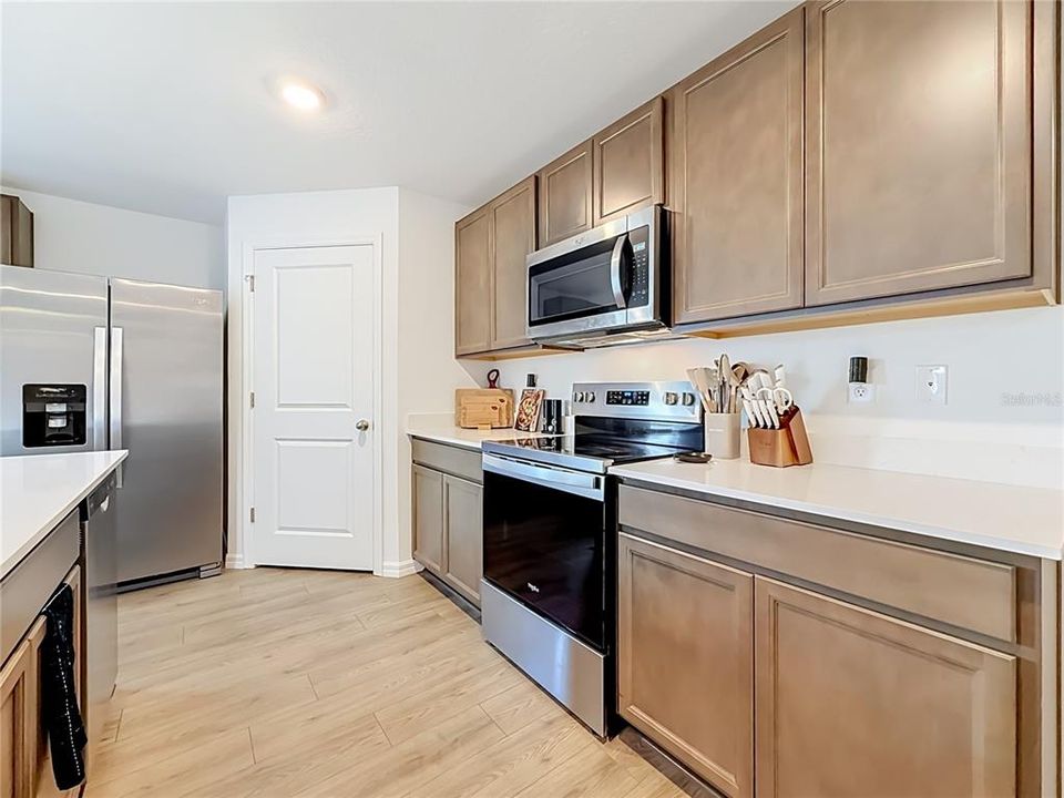For Rent: $3,000 (5 beds, 3 baths, 2077 Square Feet)
