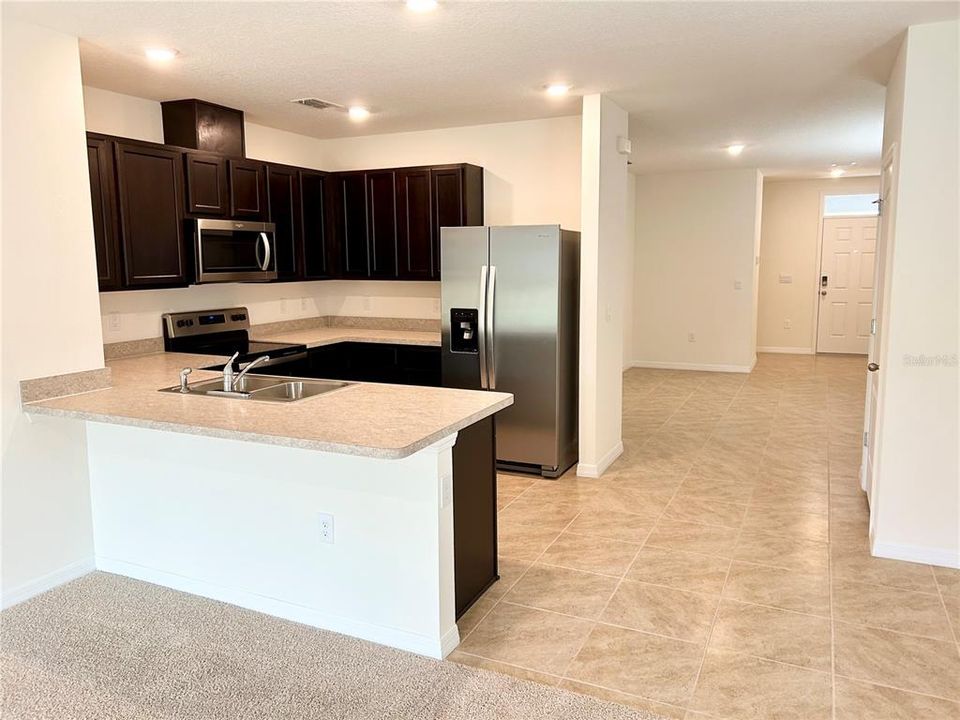 For Rent: $2,000 (3 beds, 2 baths, 1516 Square Feet)
