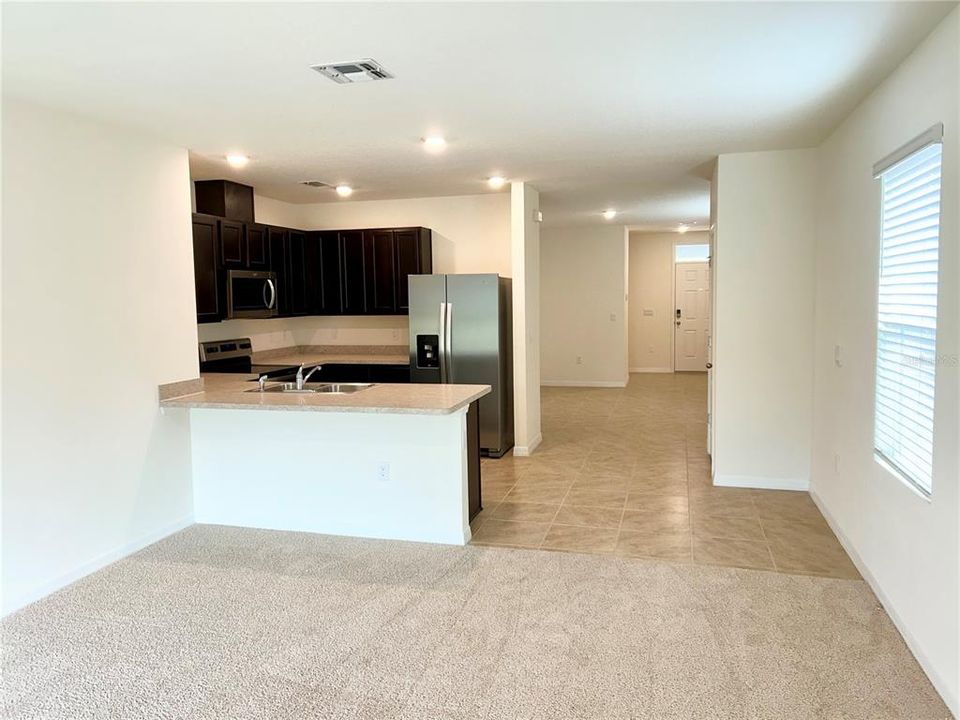 For Rent: $2,000 (3 beds, 2 baths, 1516 Square Feet)
