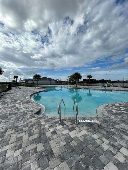 For Rent: $2,000 (3 beds, 2 baths, 1516 Square Feet)