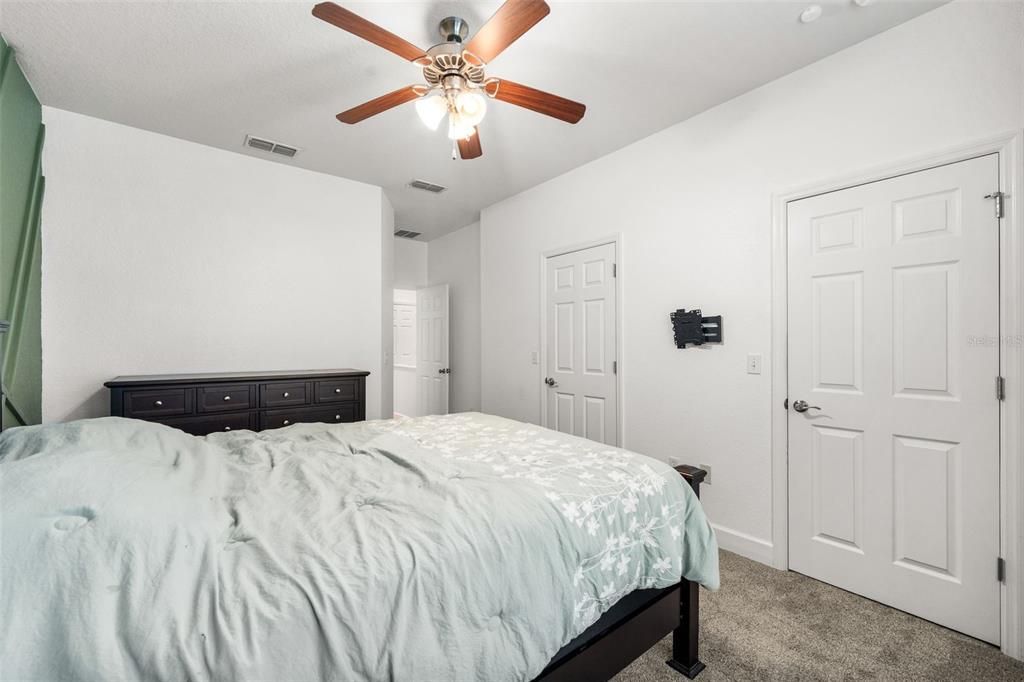 For Sale: $247,000 (2 beds, 2 baths, 1450 Square Feet)