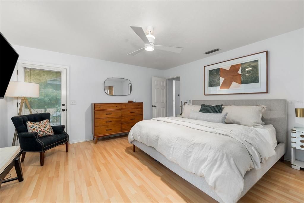 En Venta: $449,900 (4 camas, 2 baños, 2015 Pies cuadrados)