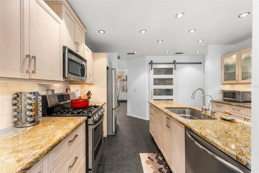 En Venta: $449,900 (4 camas, 2 baños, 2015 Pies cuadrados)