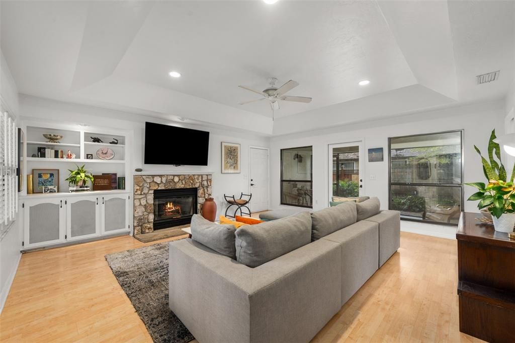 En Venta: $449,900 (4 camas, 2 baños, 2015 Pies cuadrados)